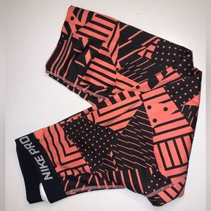 NIKE CROP LEGGINGS